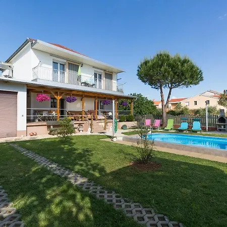 Apartment Twisting By The Private Pool Zadar Exterior photo