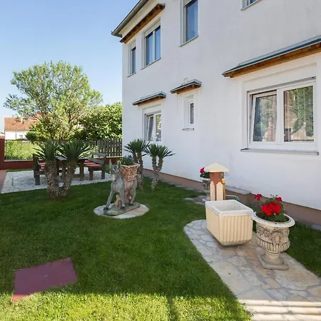 Apartment Twisting By The Private Pool Zadar Exterior photo