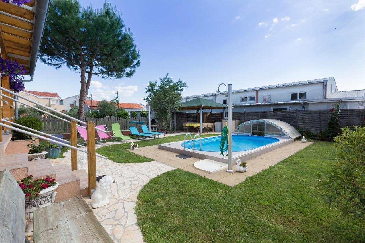 Apartmán Twisting By The Private Pool