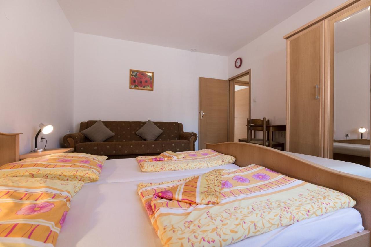 Apartmán Twisting By The Private Pool *